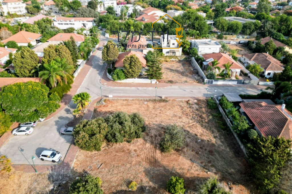 מגרש מדהים בשכונת מגד | ורד מלר