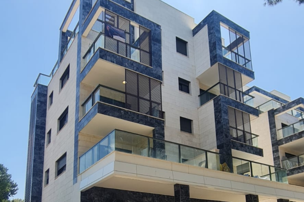 להשכרה ברחוב האורנים 22 דירת 5 חדרים | ורד מלר