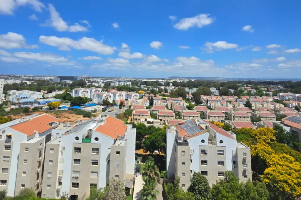 להשכרה דירת 4 חדרים בגינת אגוז 1 | ורד מלר