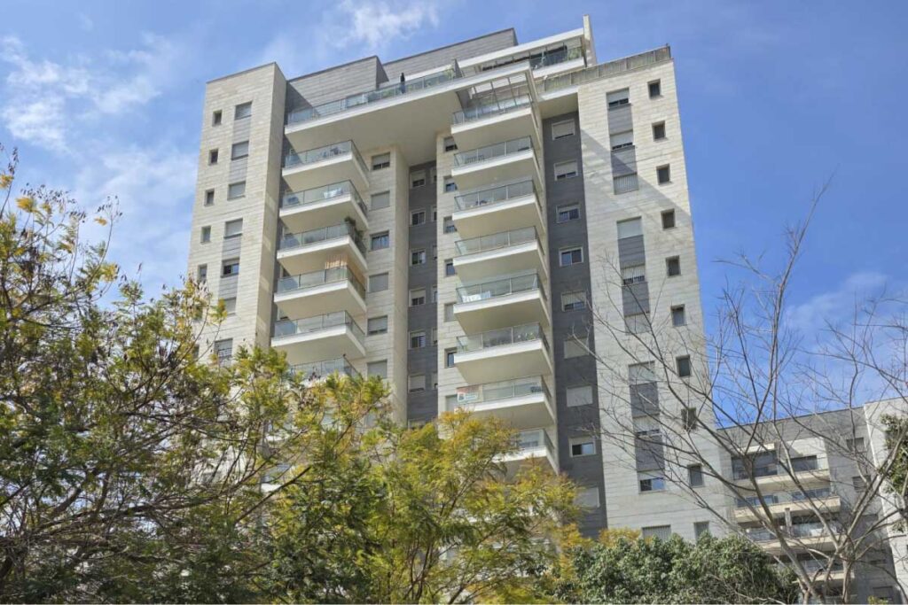 דירת 5 חדרים ברחוב גינת אגוז 2 | ורד מלר