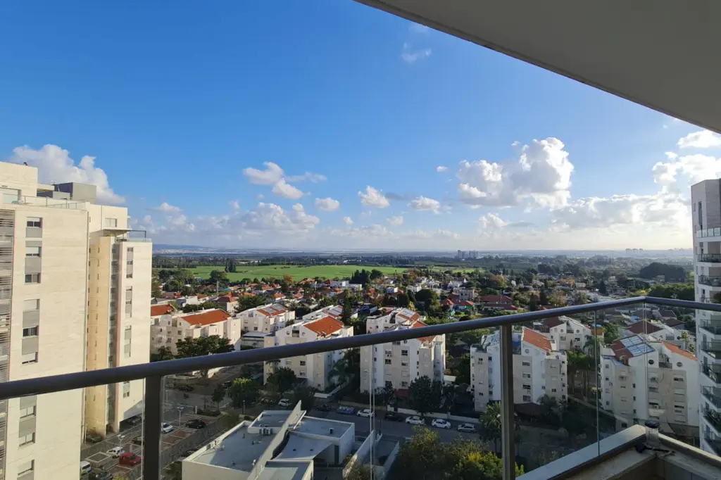 למכירה דירת 4 חדרים בגינת אגוז 4 | ורד מלר