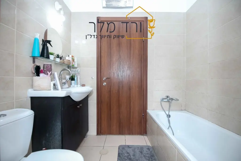 למכירה בשכונת חלומות כרכור, דירת 4 חדרים בבניין בוטיק של 7 דיירים בלבד. לדירה מרפסת שמש, חניה ומחסן, פרדס חנה כרכור