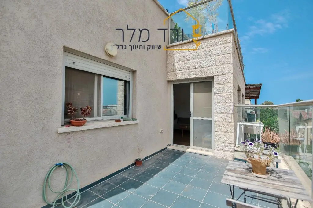למכירה בשכונת חלומות כרכור, דירת 4 חדרים בבניין בוטיק של 7 דיירים בלבד. לדירה מרפסת שמש, חניה ומחסן, פרדס חנה כרכור