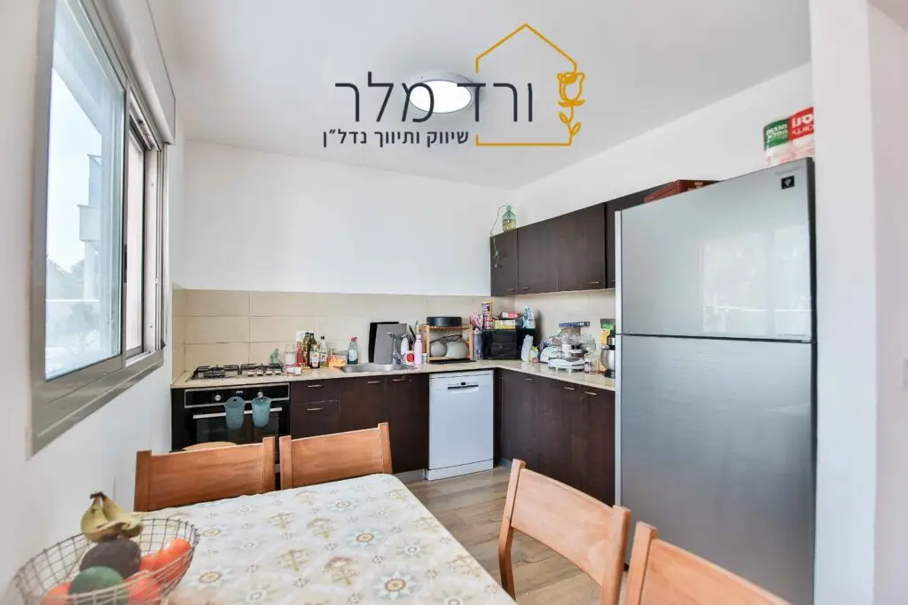 למכירה בשכונת חלומות כרכור, דירת 4 חדרים בבניין בוטיק של 7 דיירים בלבד. לדירה מרפסת שמש, חניה ומחסן, פרדס חנה כרכור