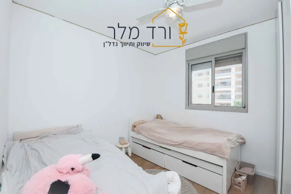 למכירה בשכונת חלומות כרכור, דירת 4 חדרים בבניין בוטיק של 7 דיירים בלבד. לדירה מרפסת שמש, חניה ומחסן, פרדס חנה כרכור
