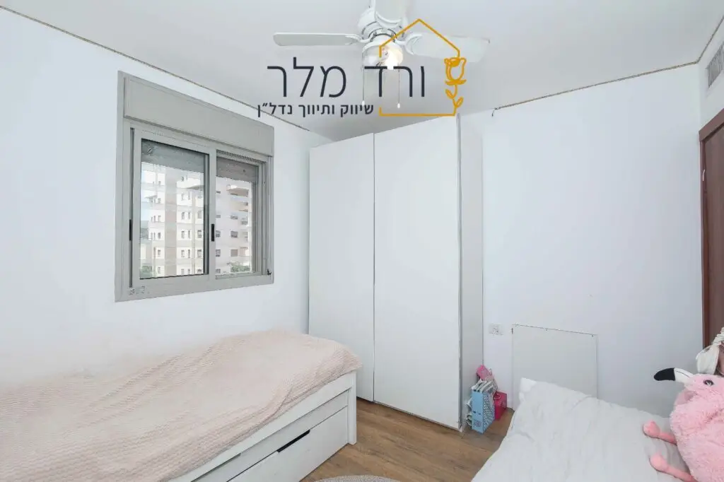 למכירה בשכונת חלומות כרכור, דירת 4 חדרים בבניין בוטיק של 7 דיירים בלבד. לדירה מרפסת שמש, חניה ומחסן, פרדס חנה כרכור