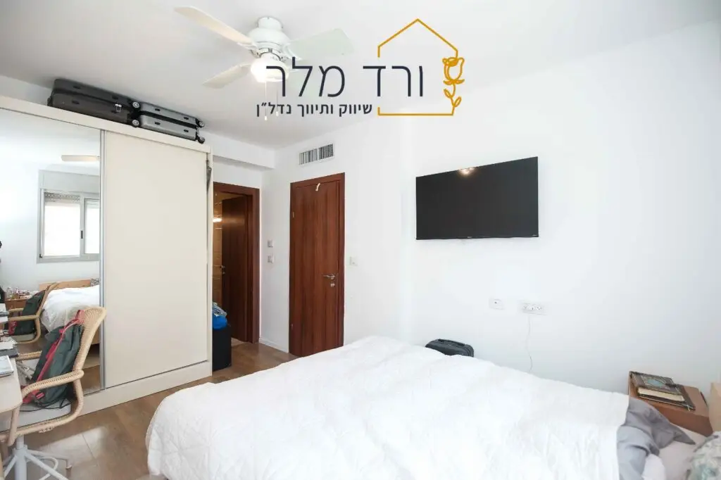 למכירה בשכונת חלומות כרכור, דירת 4 חדרים בבניין בוטיק של 7 דיירים בלבד. לדירה מרפסת שמש, חניה ומחסן, פרדס חנה כרכור