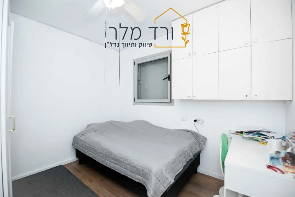 למכירה בשכונת חלומות כרכור, דירת 4 חדרים בבניין בוטיק של 7 דיירים בלבד. לדירה מרפסת שמש, חניה ומחסן, פרדס חנה כרכור